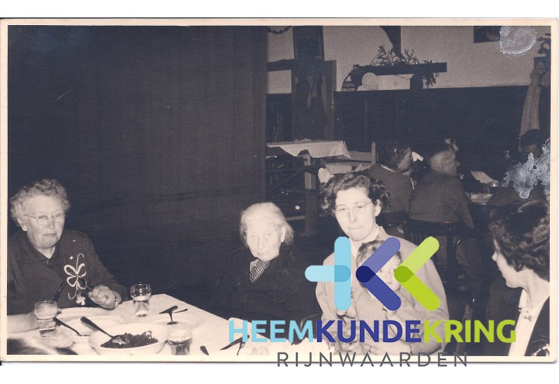Jubileum Dina Damen met oa Miets Kuppens-Pastoor en Louis Kuppens Coll. HKR F000003